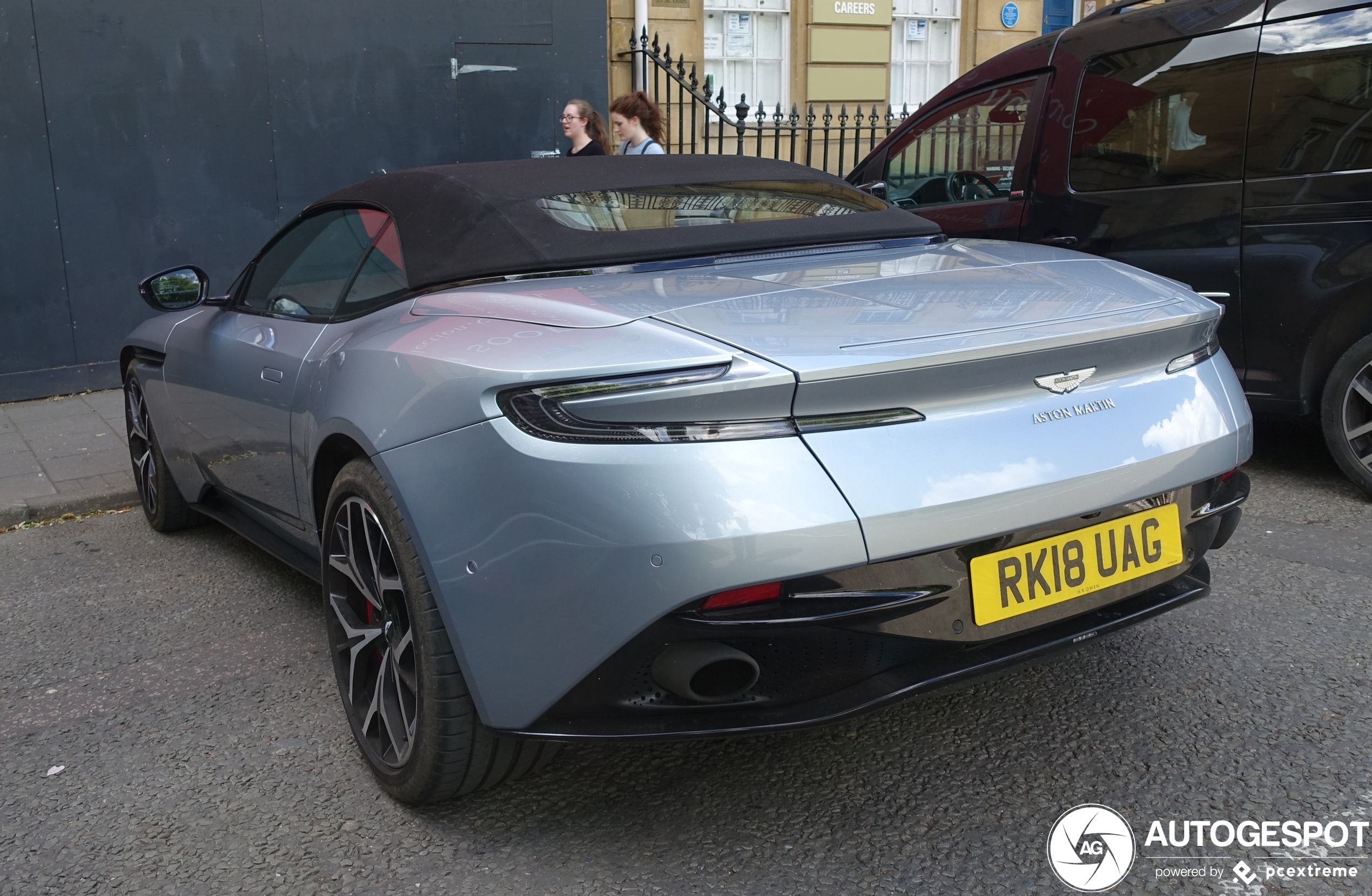 Aston Martin DB11 V8 Volante