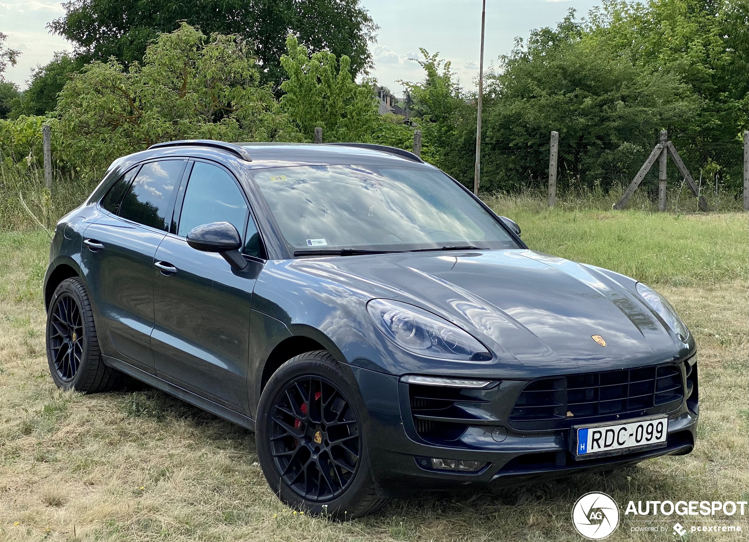 Porsche 95B Macan GTS