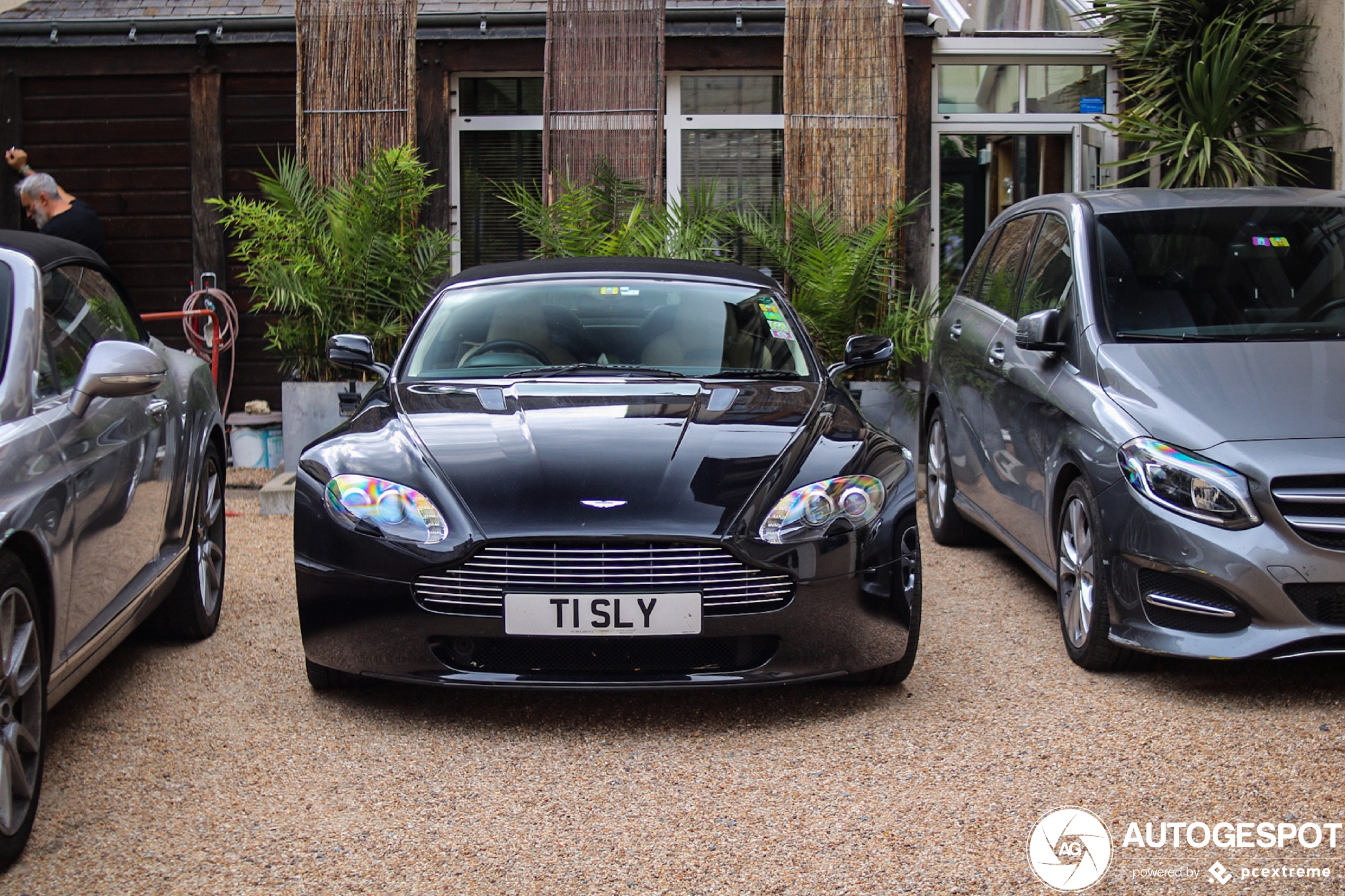 Aston Martin V8 Vantage Roadster