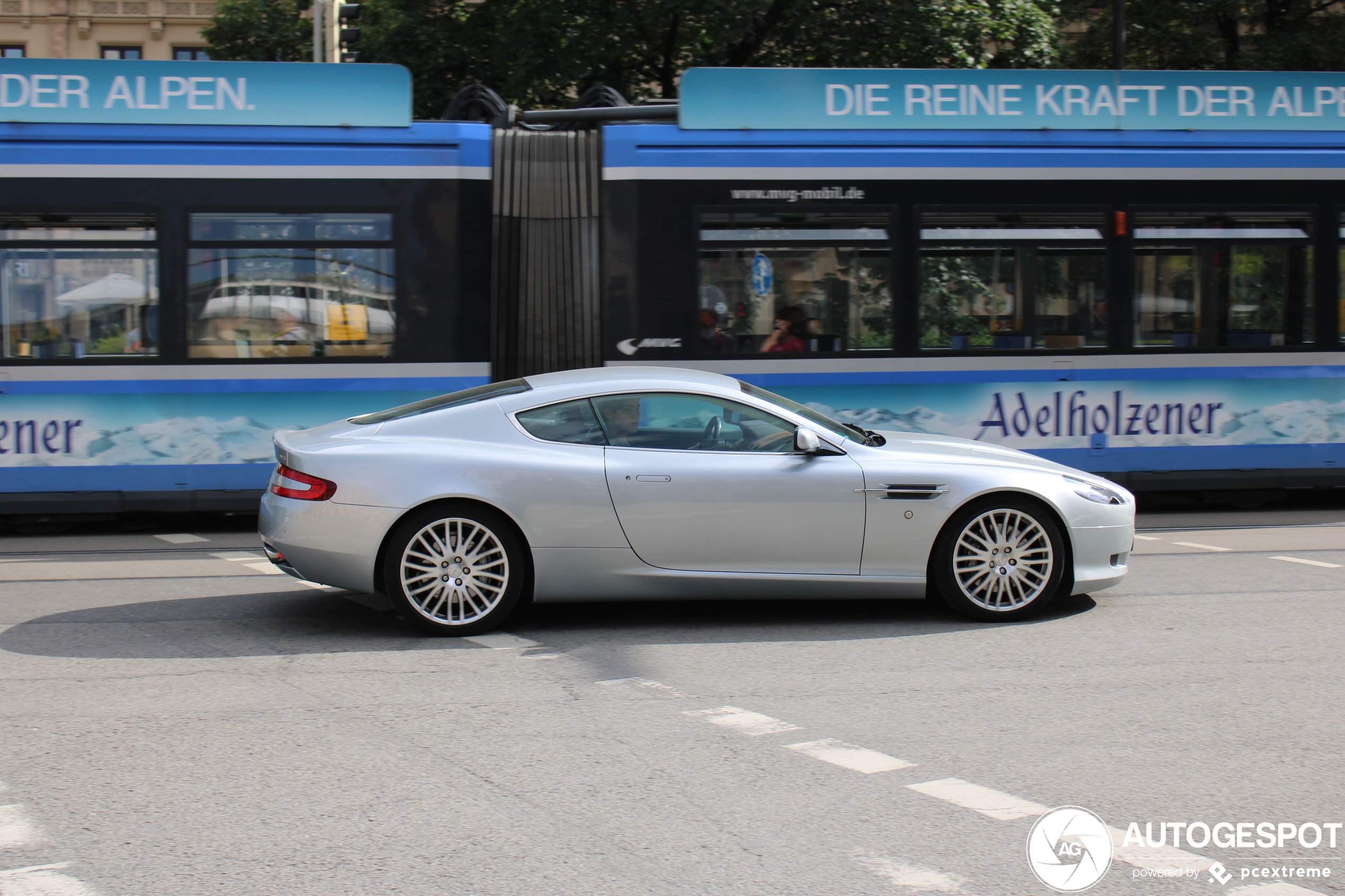 Aston Martin DB9