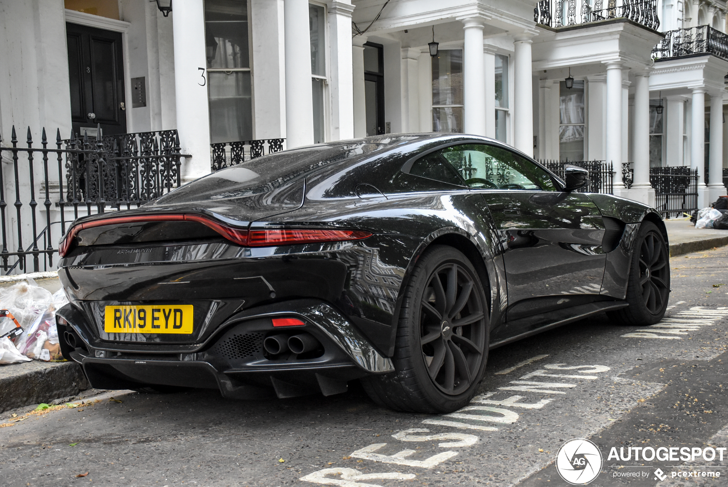 Aston Martin V8 Vantage 2018