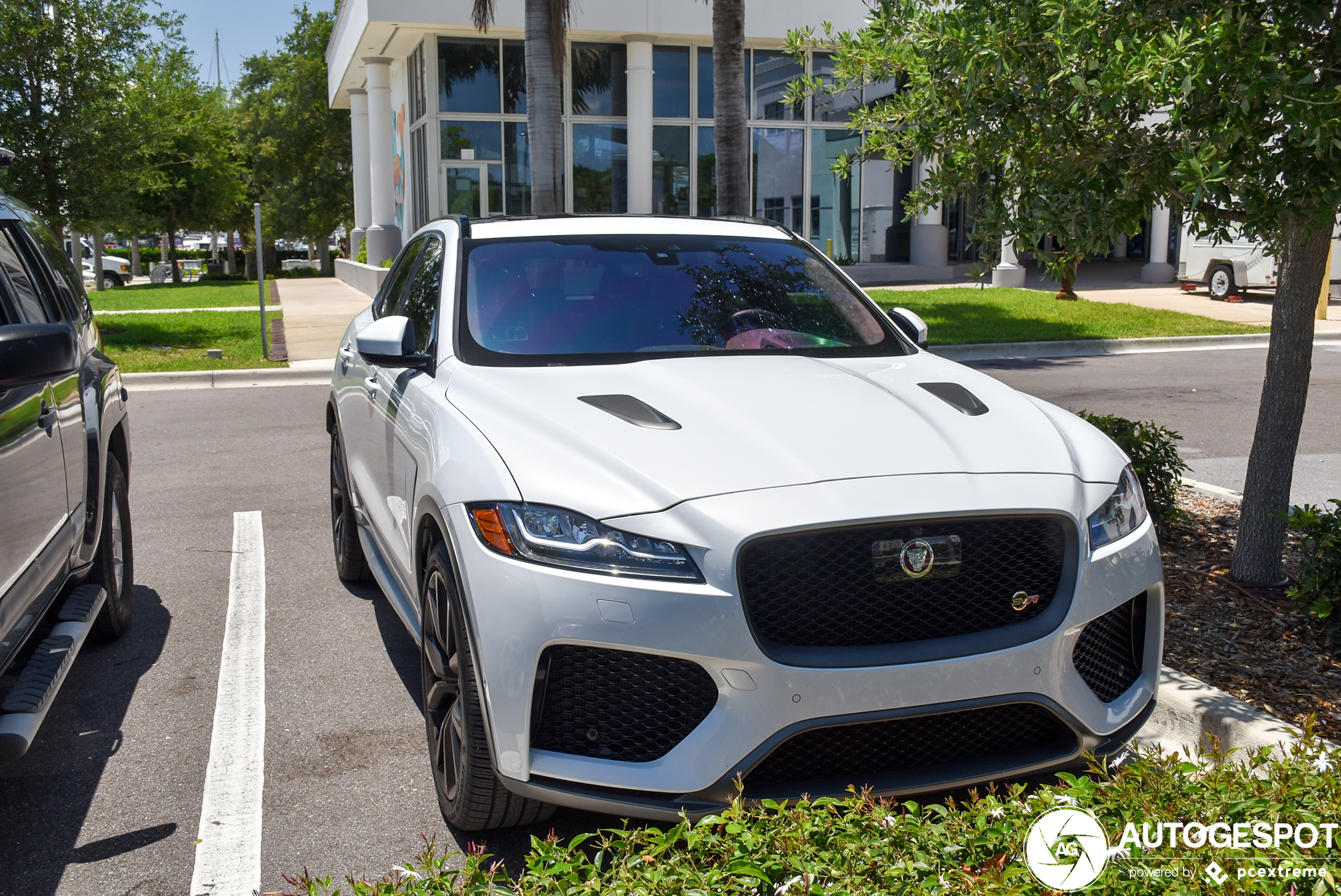 Jaguar F-PACE SVR