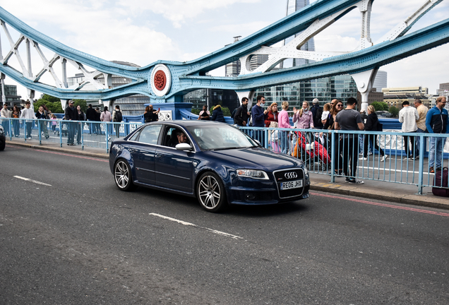 Audi RS4 Sedan