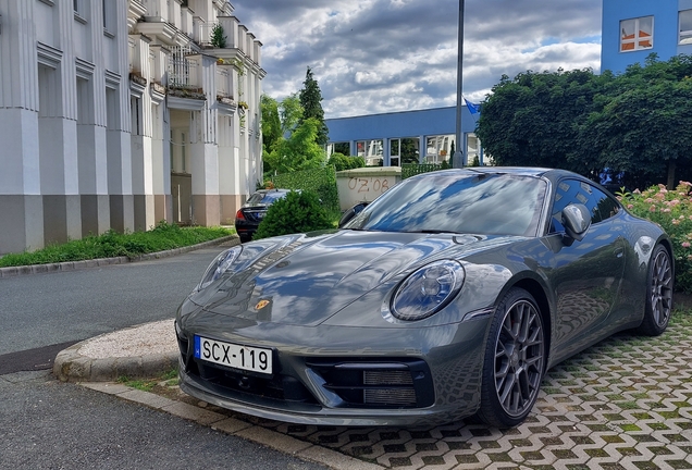 Porsche 992 Carrera 4 GTS