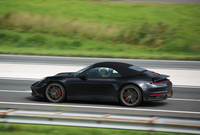 Porsche 992 Carrera 4S Cabriolet