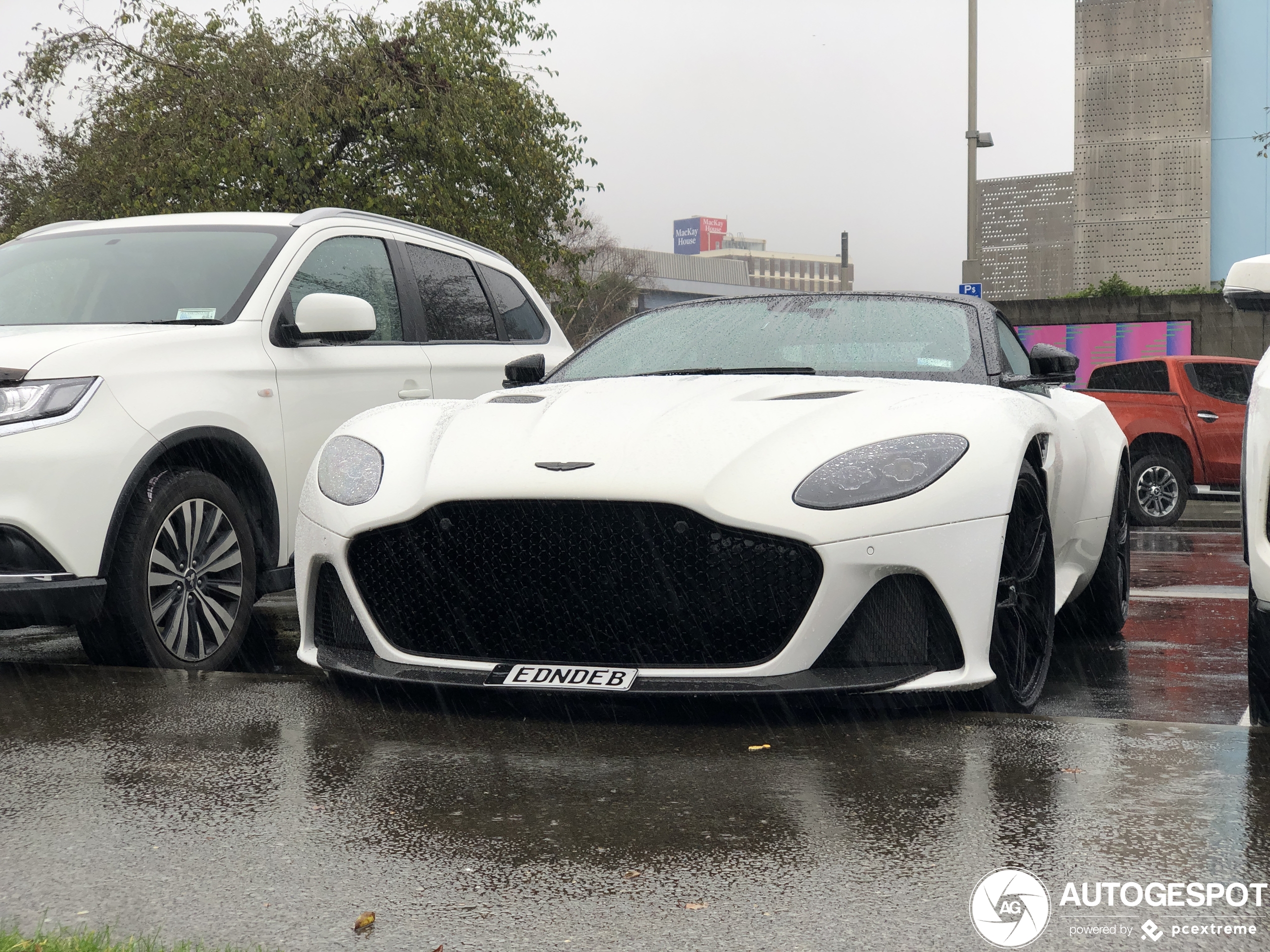 Aston Martin DBS Superleggera Volante