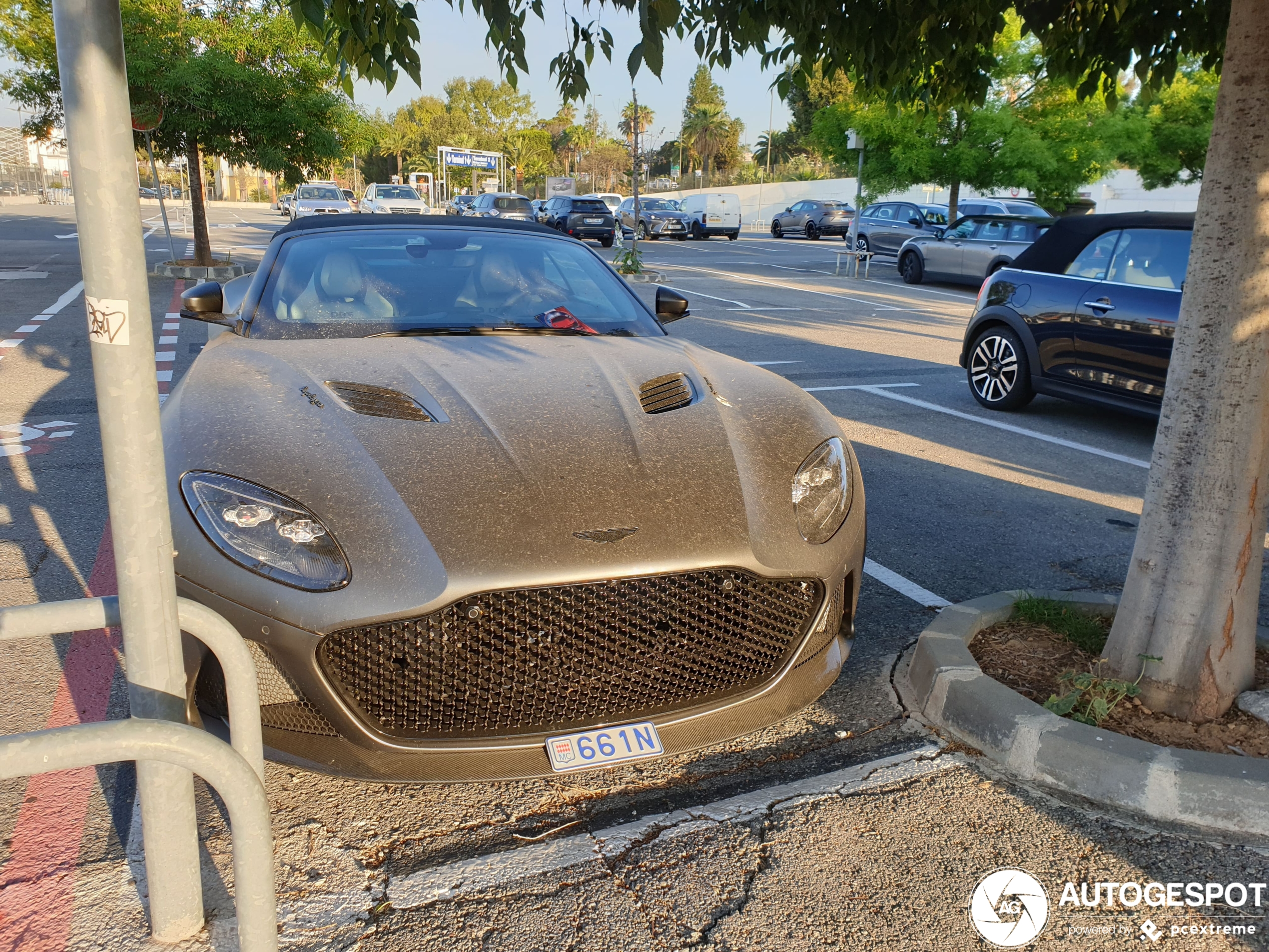 Aston Martin DBS Superleggera Volante