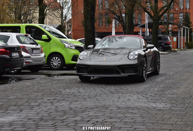 Porsche 992 Carrera 4S Cabriolet