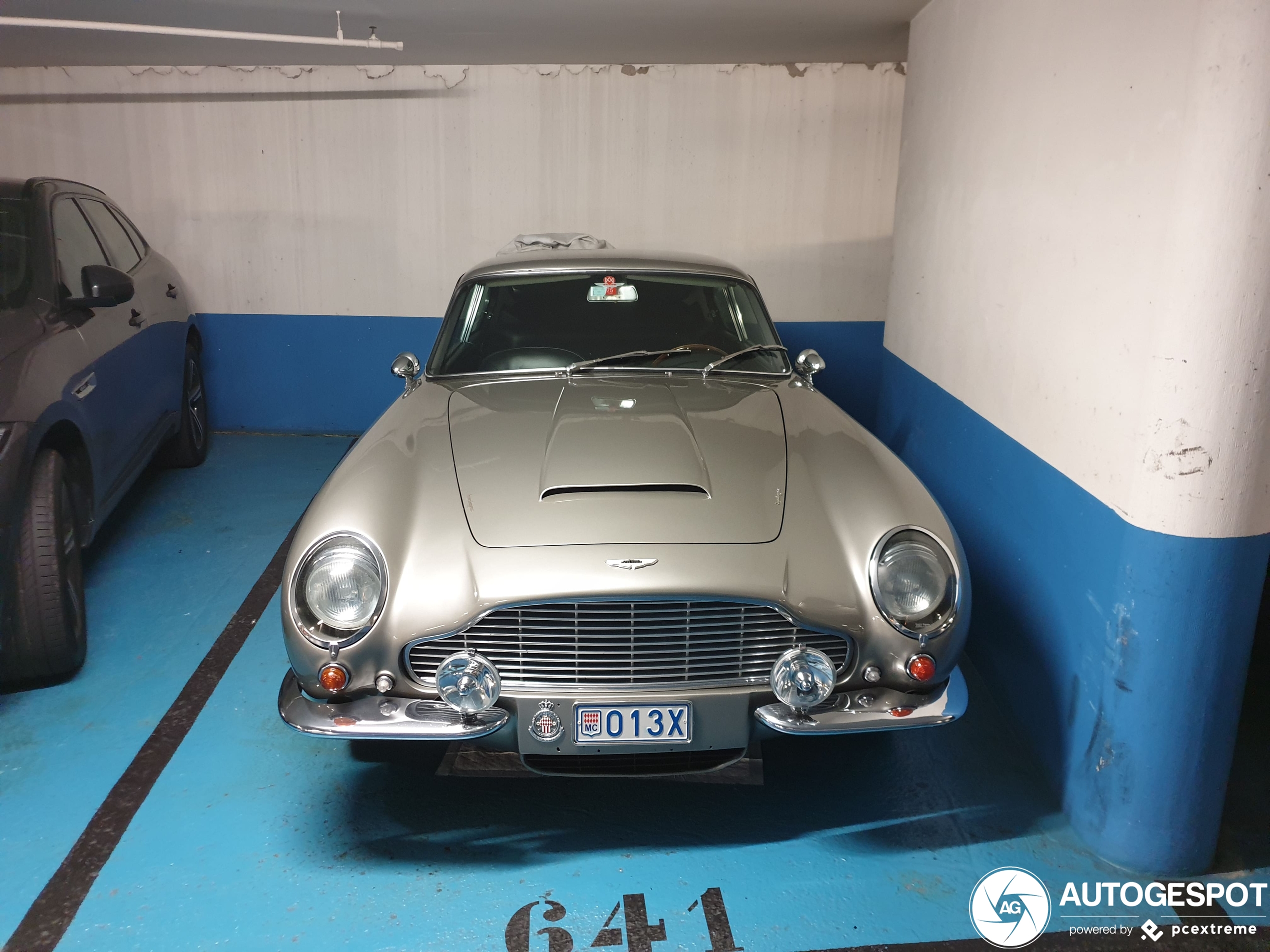 Aston Martin DB6 Vantage MKI