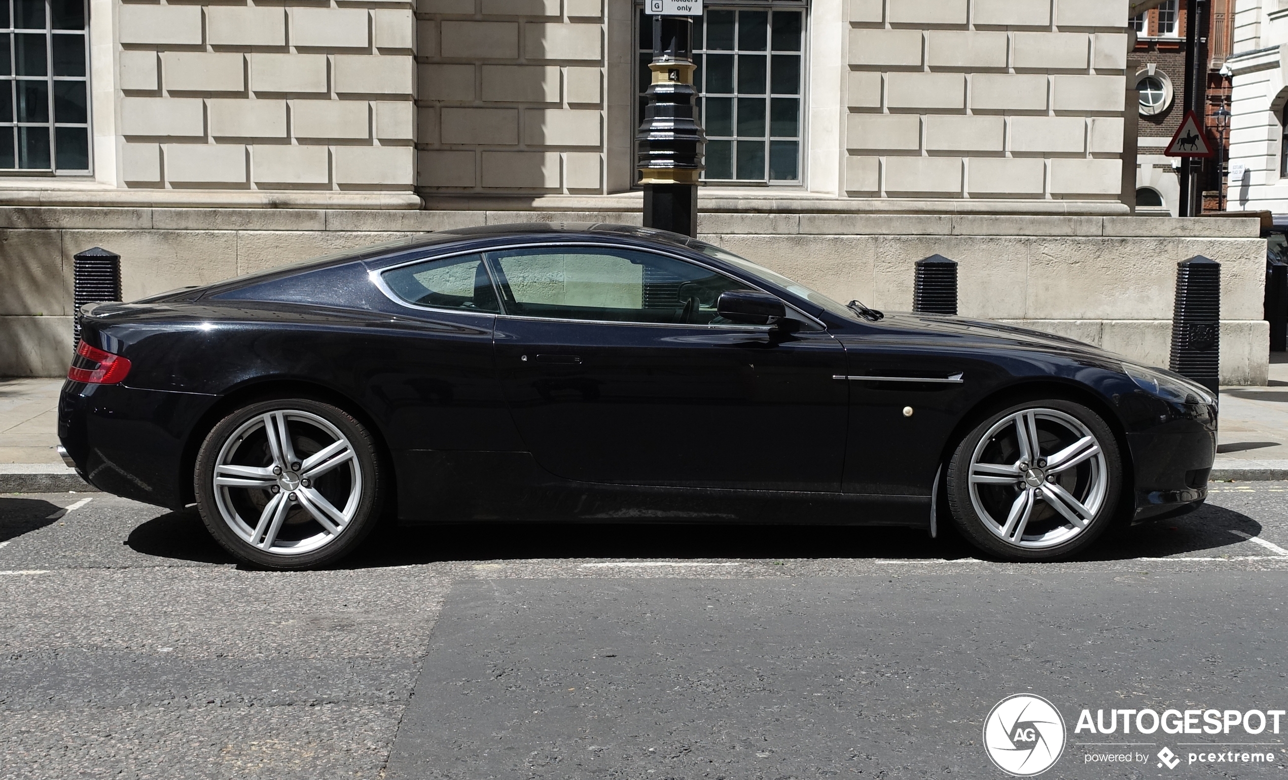 Aston Martin DB9