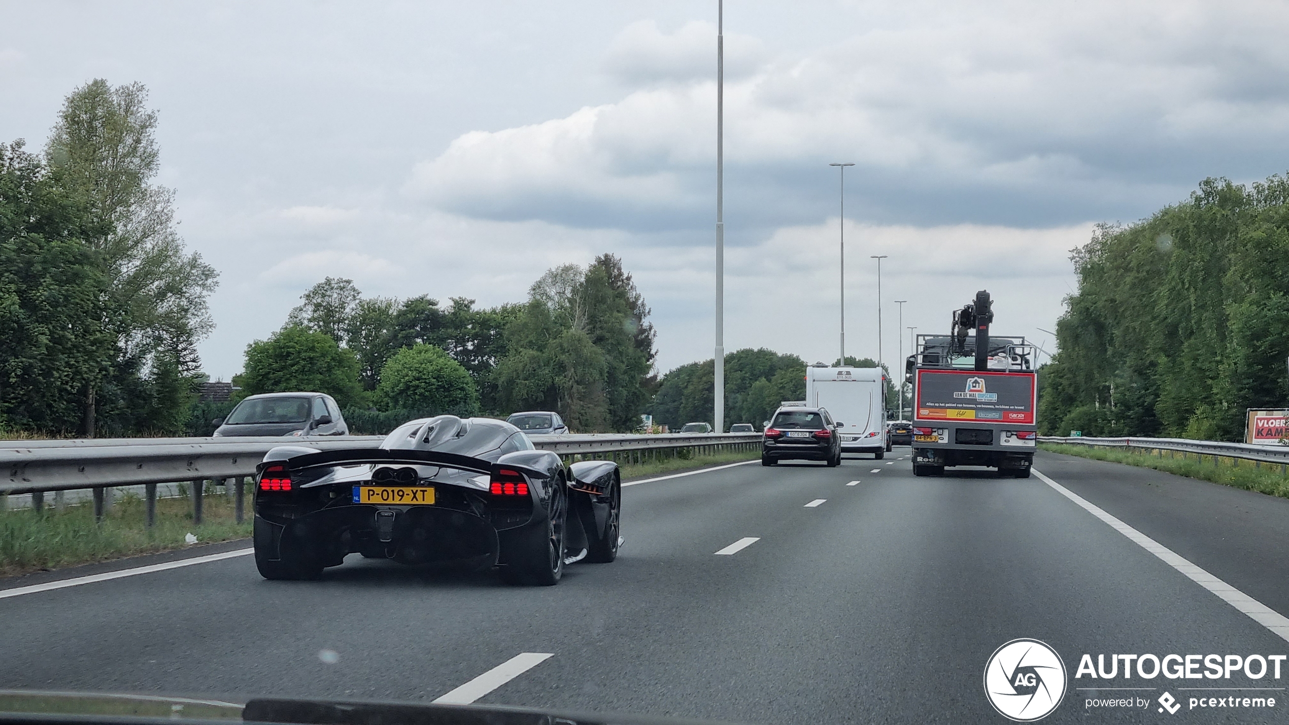 De eerste Aston Martin Valkyrie op Nederlands kenteken is gespot!