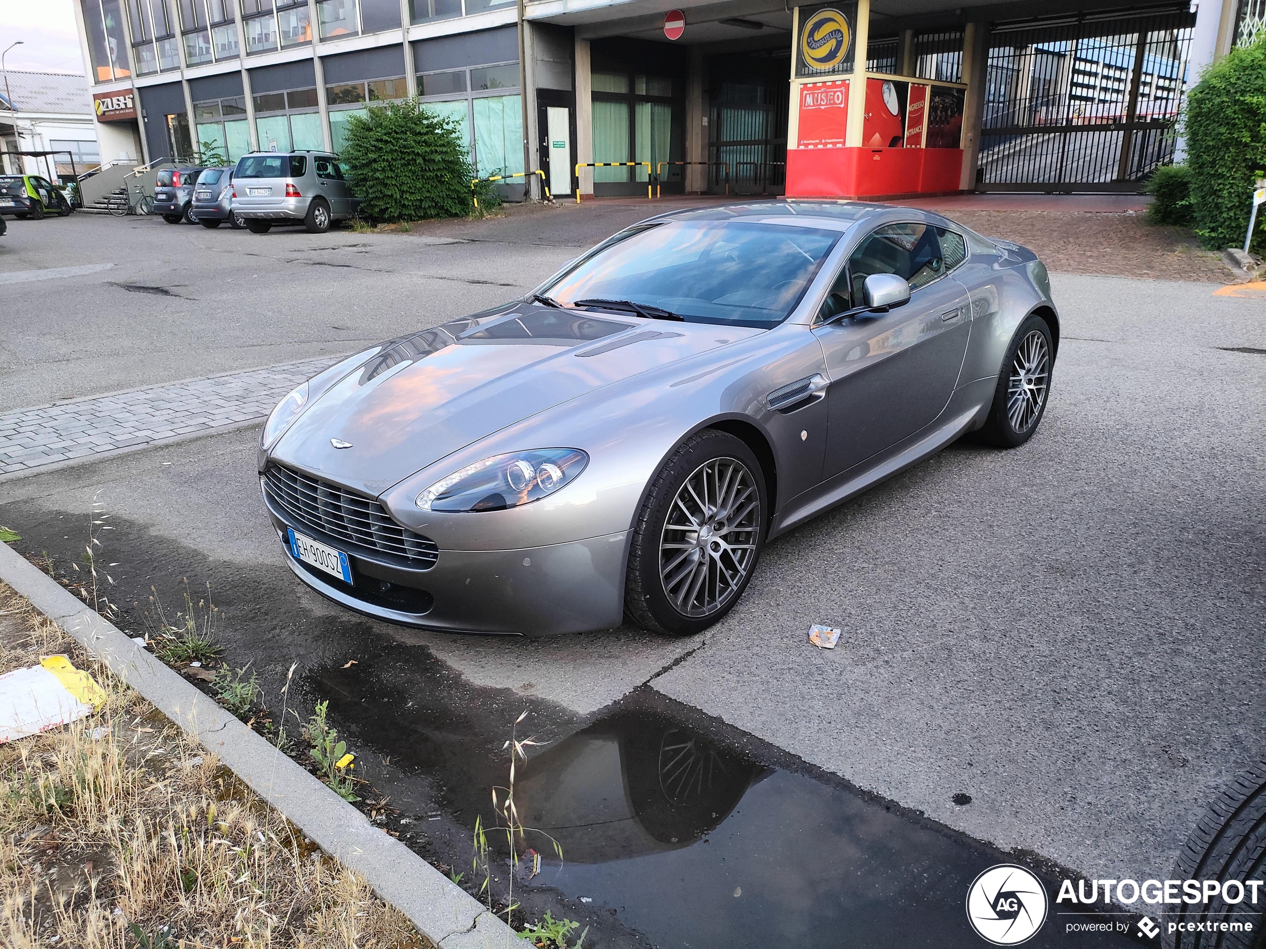 Aston Martin V8 Vantage