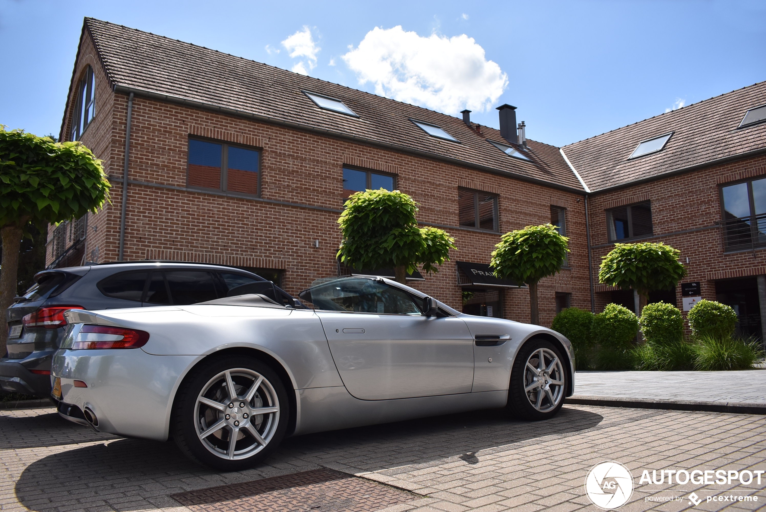 Aston Martin V8 Vantage Roadster