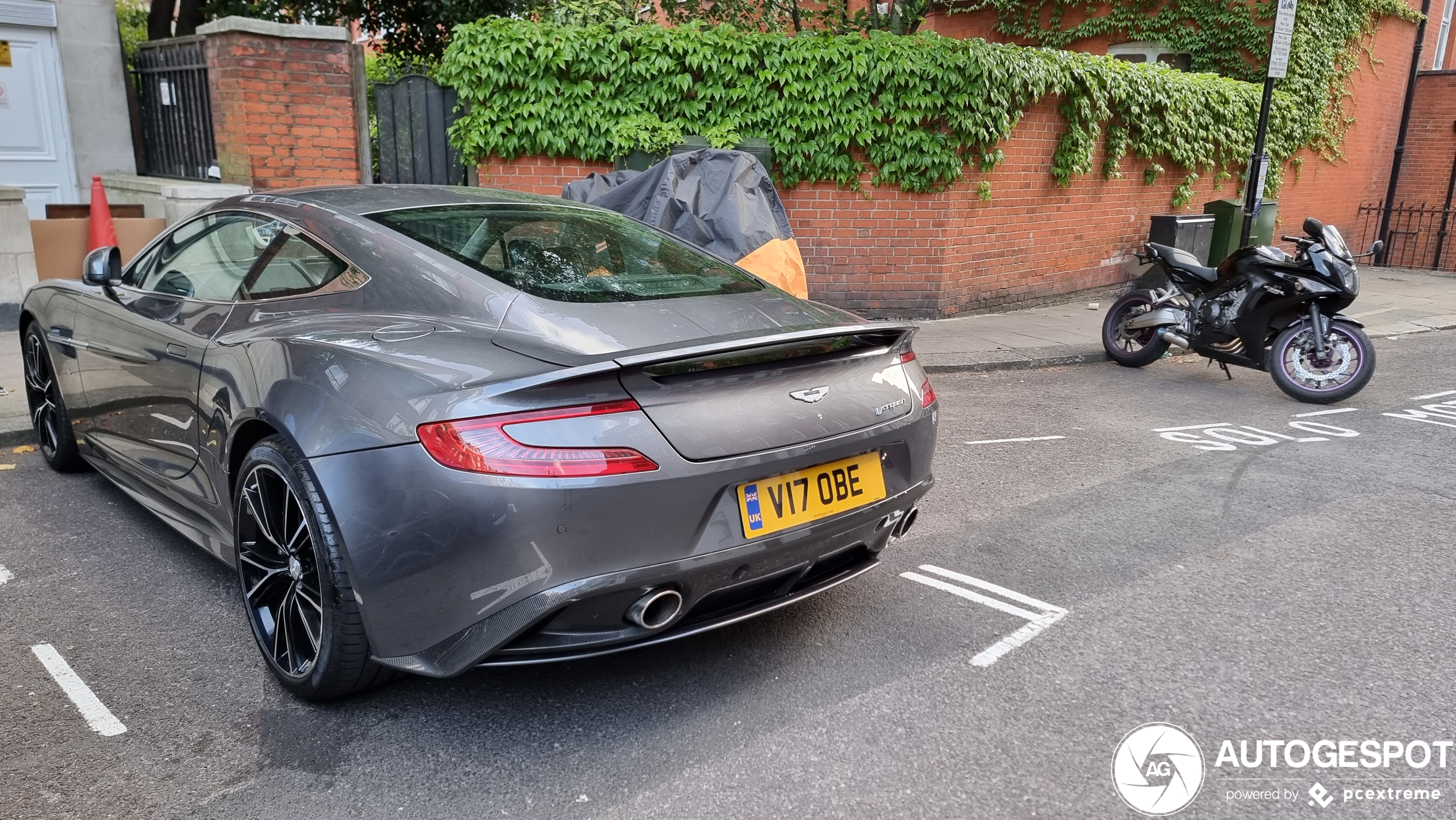 Aston Martin Vanquish 2013