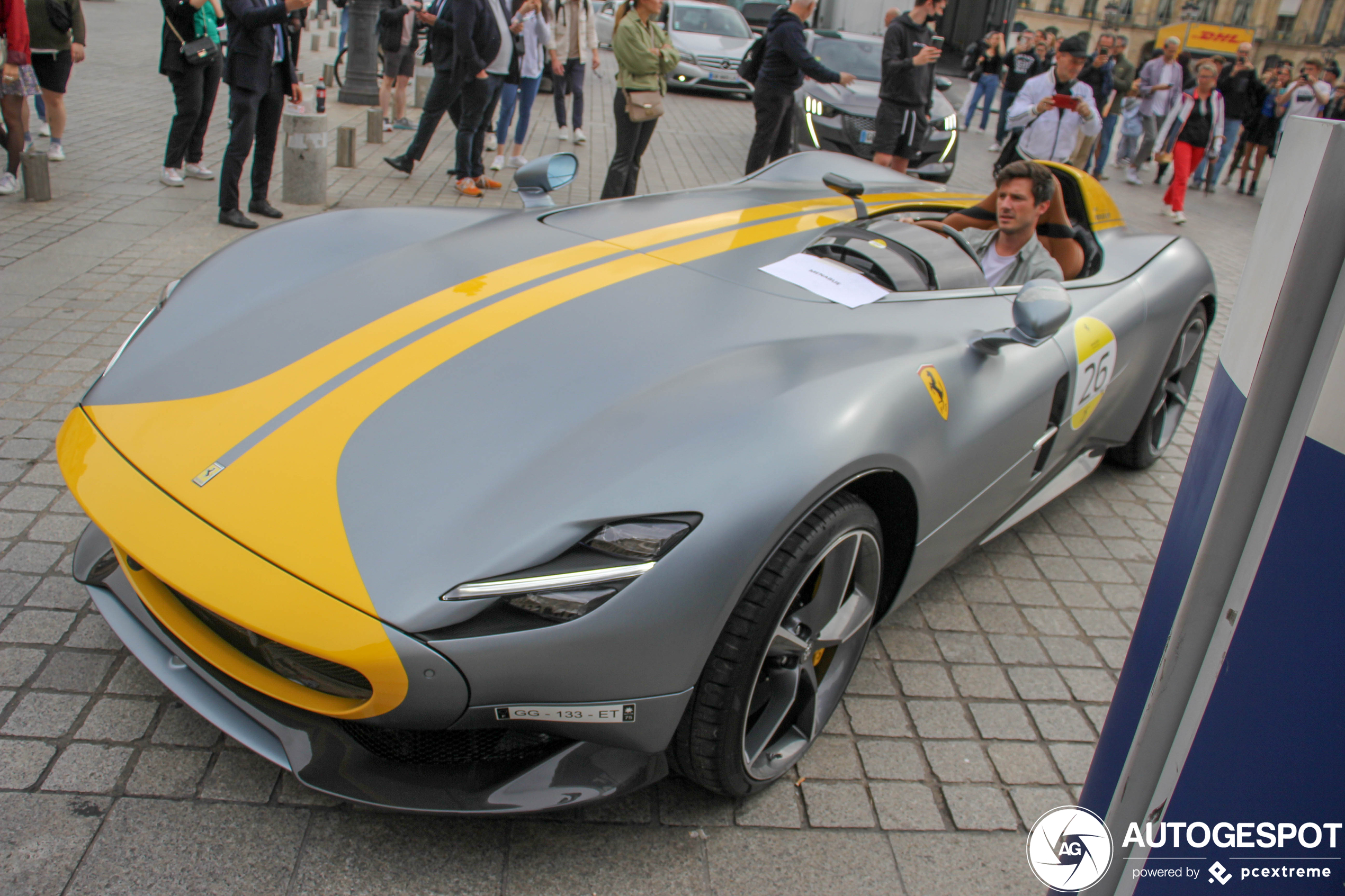 【オフィシャルカタログ】Ferrari SP1 38773-large.jpg