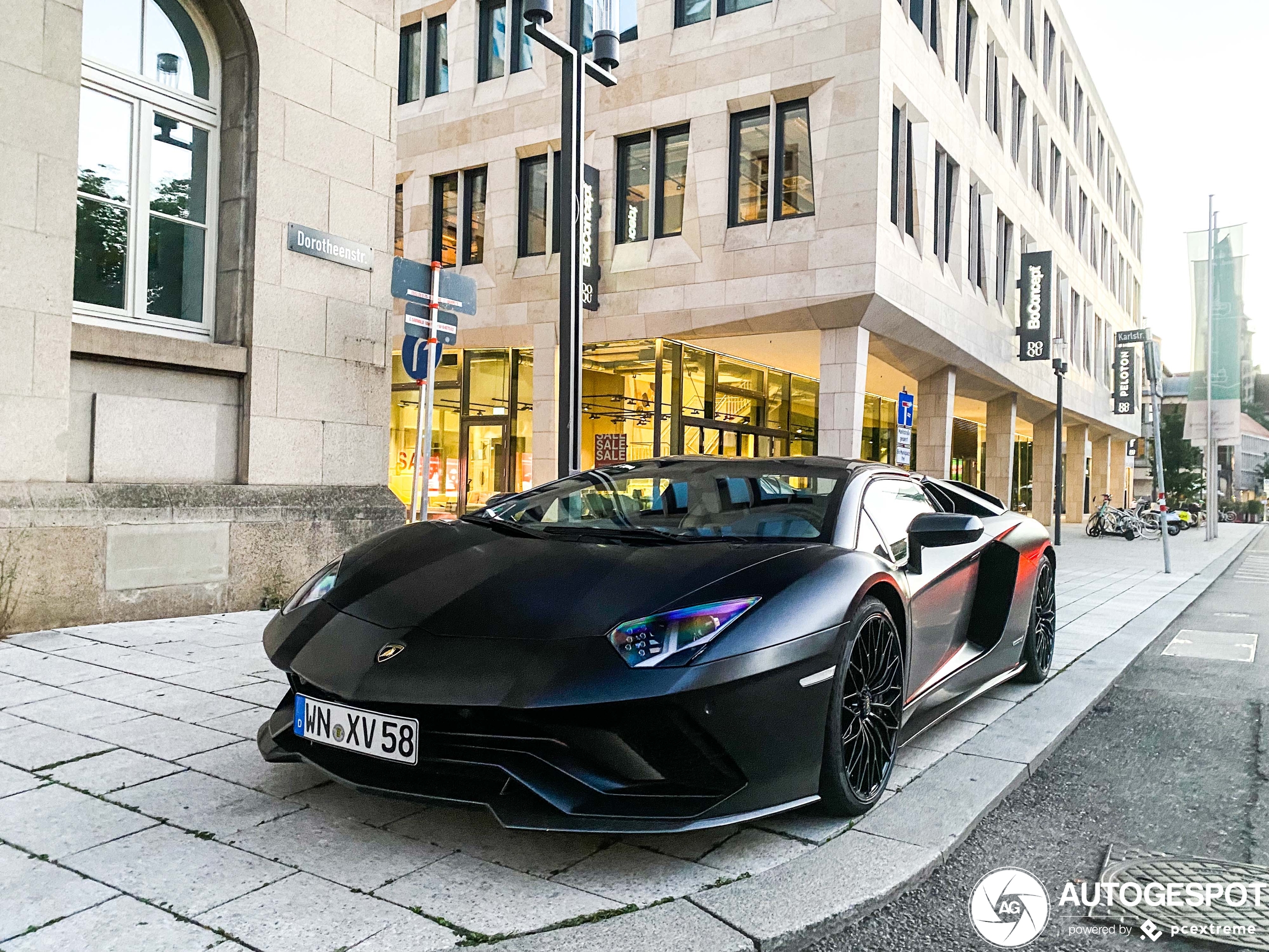 Lamborghini Aventador S LP740-4 Roadster