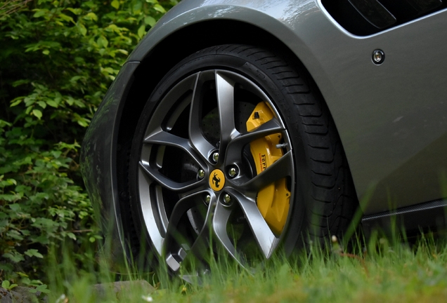 Ferrari GTC4Lusso T