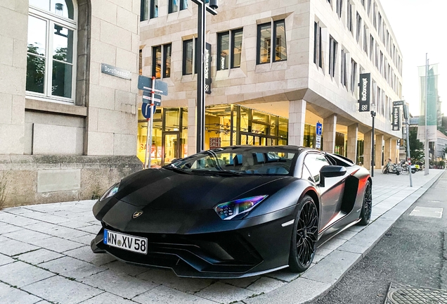 Lamborghini Aventador S LP740-4 Roadster