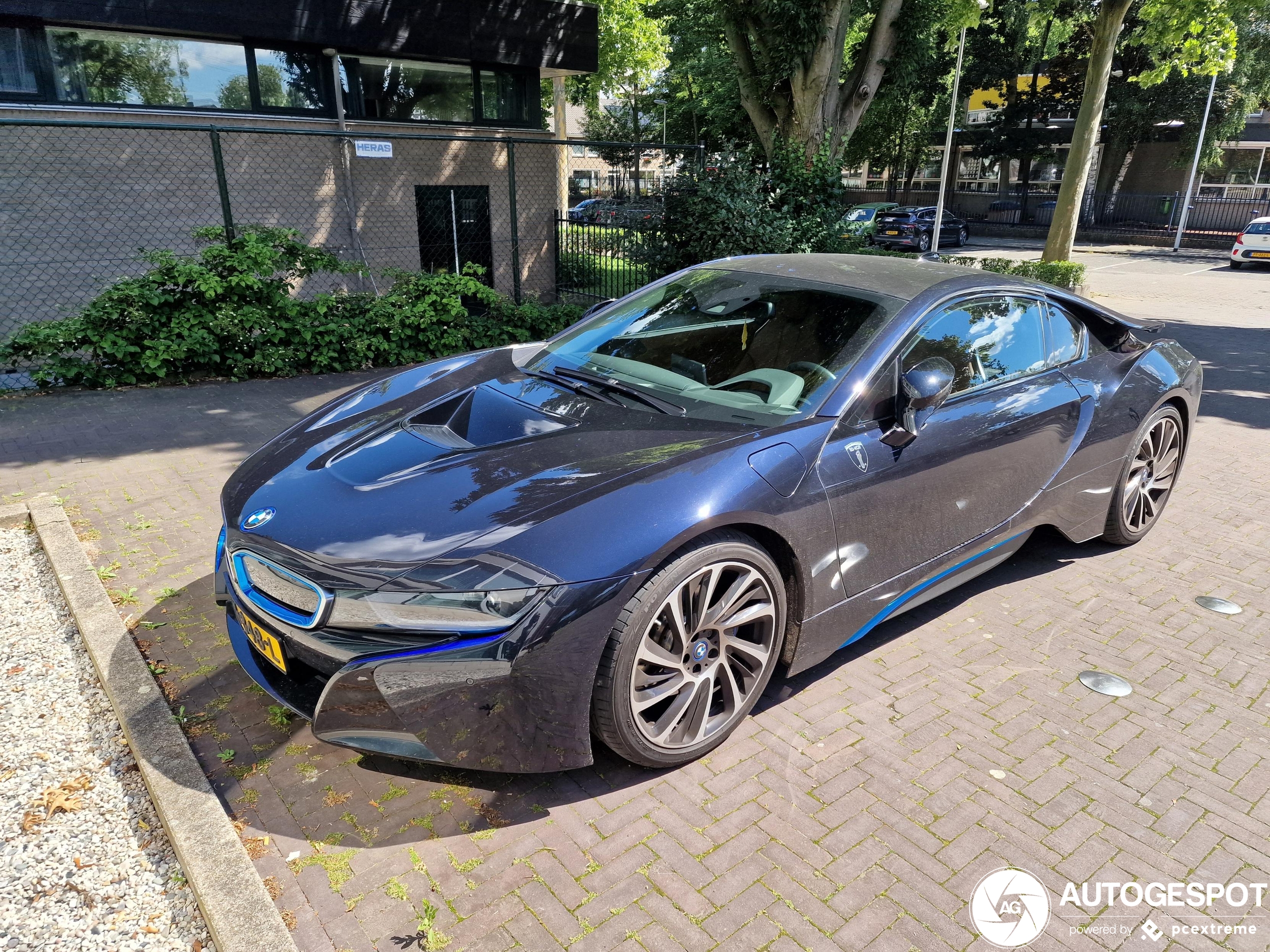 BMW i8