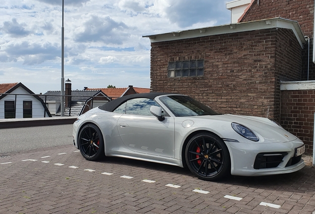 Porsche 992 Carrera 4S Cabriolet