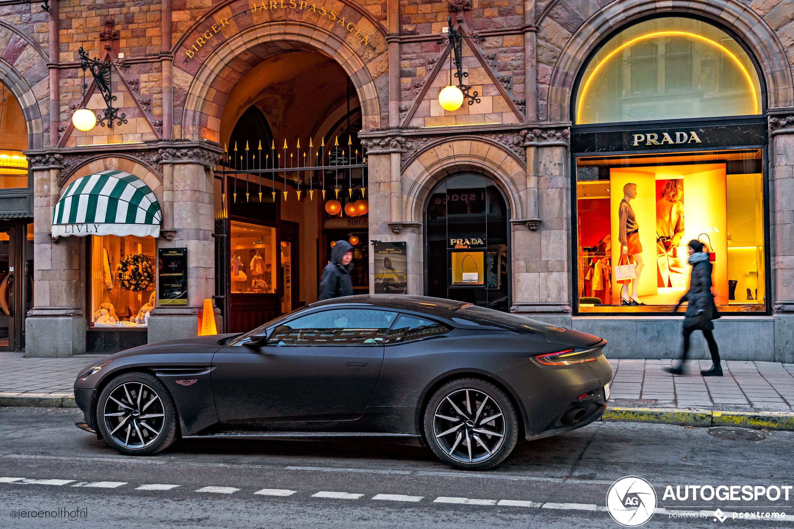 Aston Martin DB11 V8