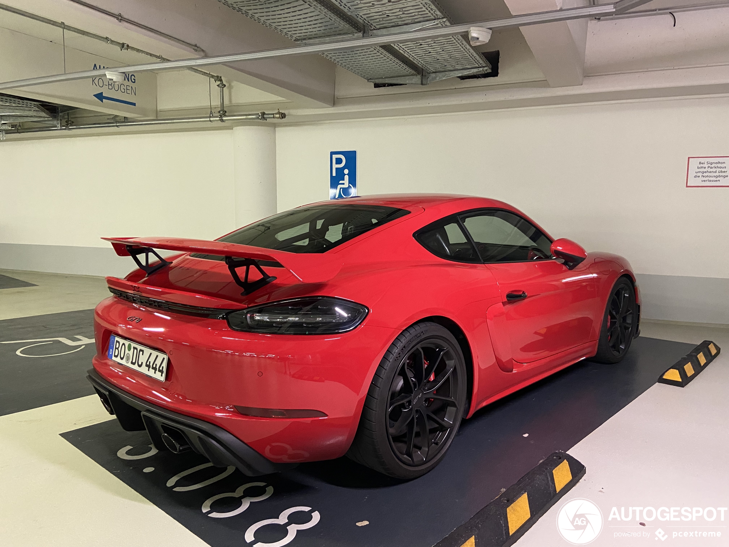 Porsche 718 Cayman GT4