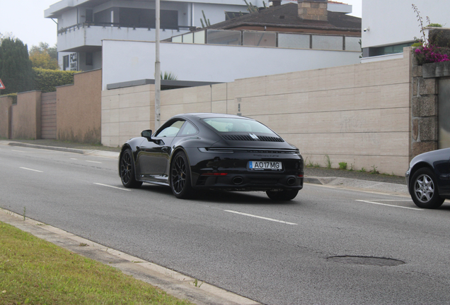 Porsche 992 Carrera 4 GTS