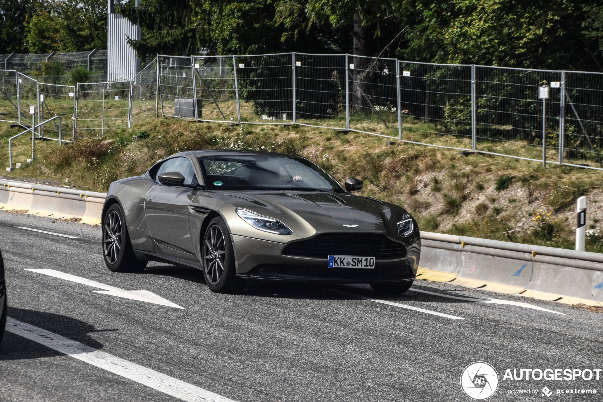 Aston Martin DB11