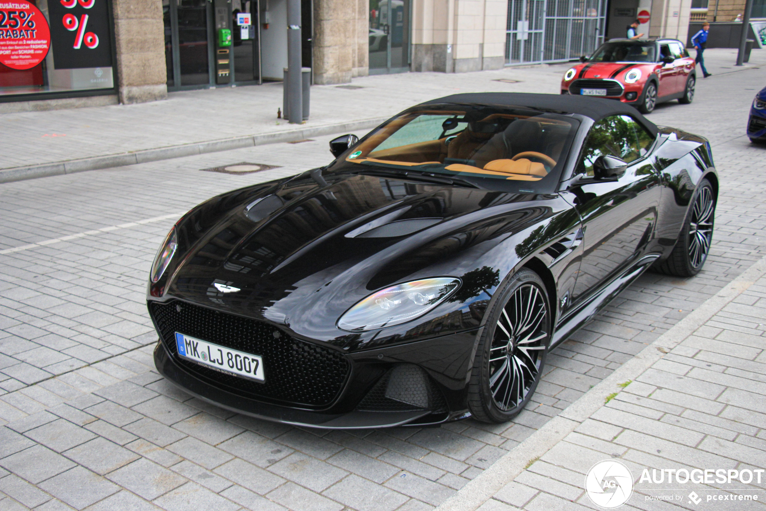 Aston Martin DBS Superleggera Volante