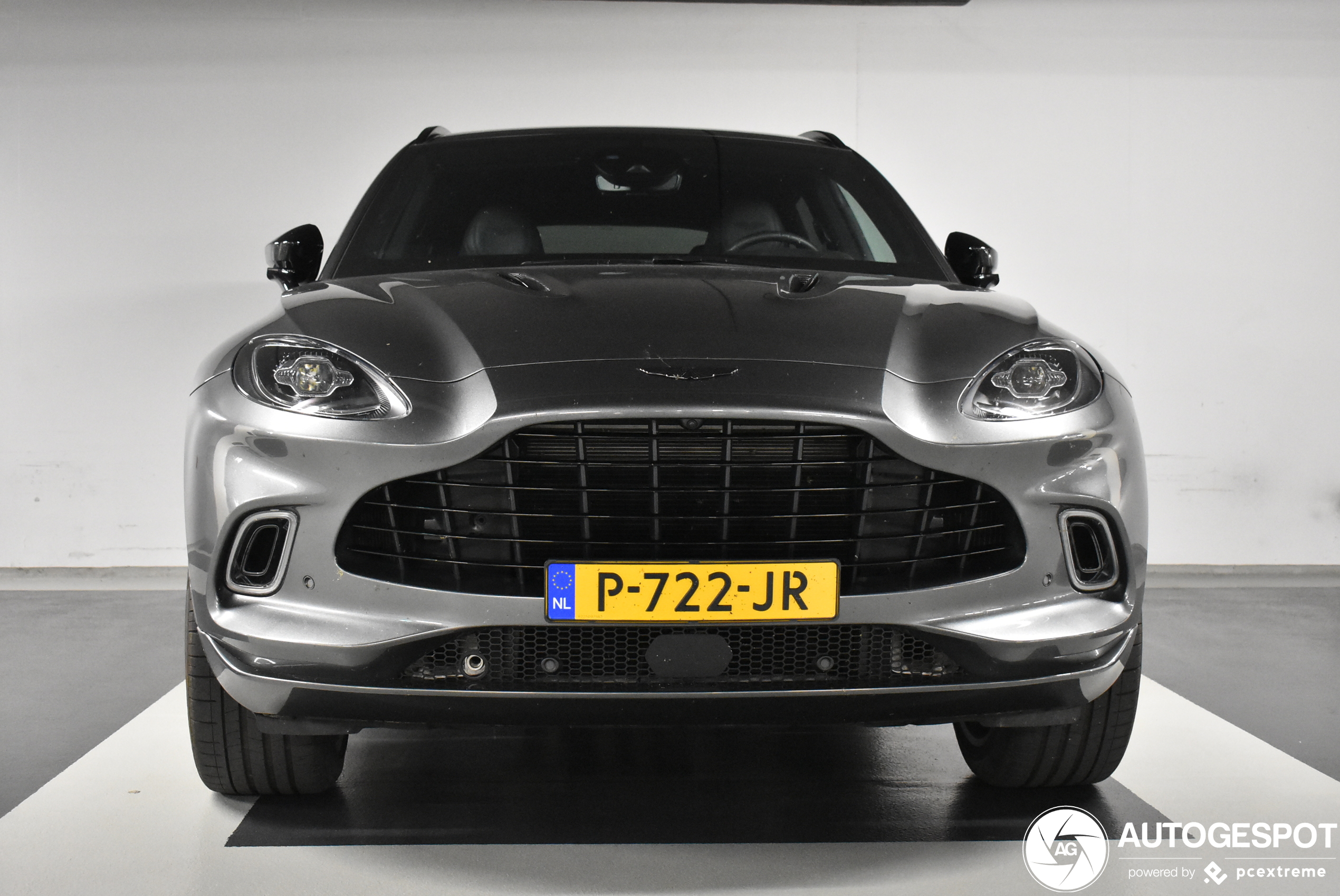 Aston Martin DBX