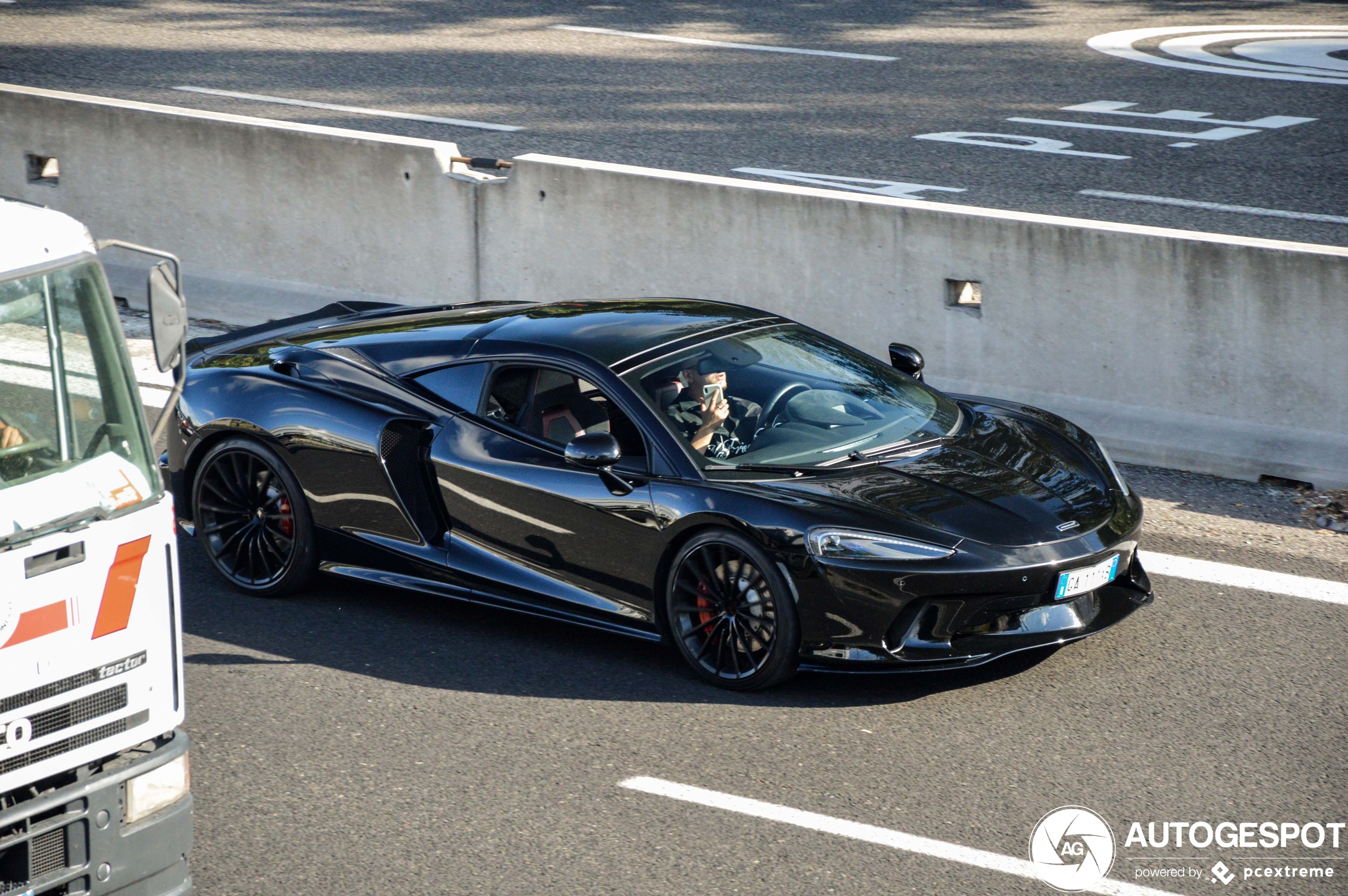 McLaren GT