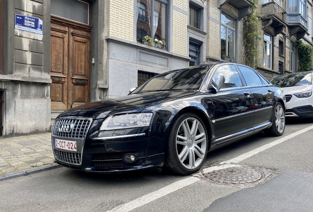 Audi S8 D3