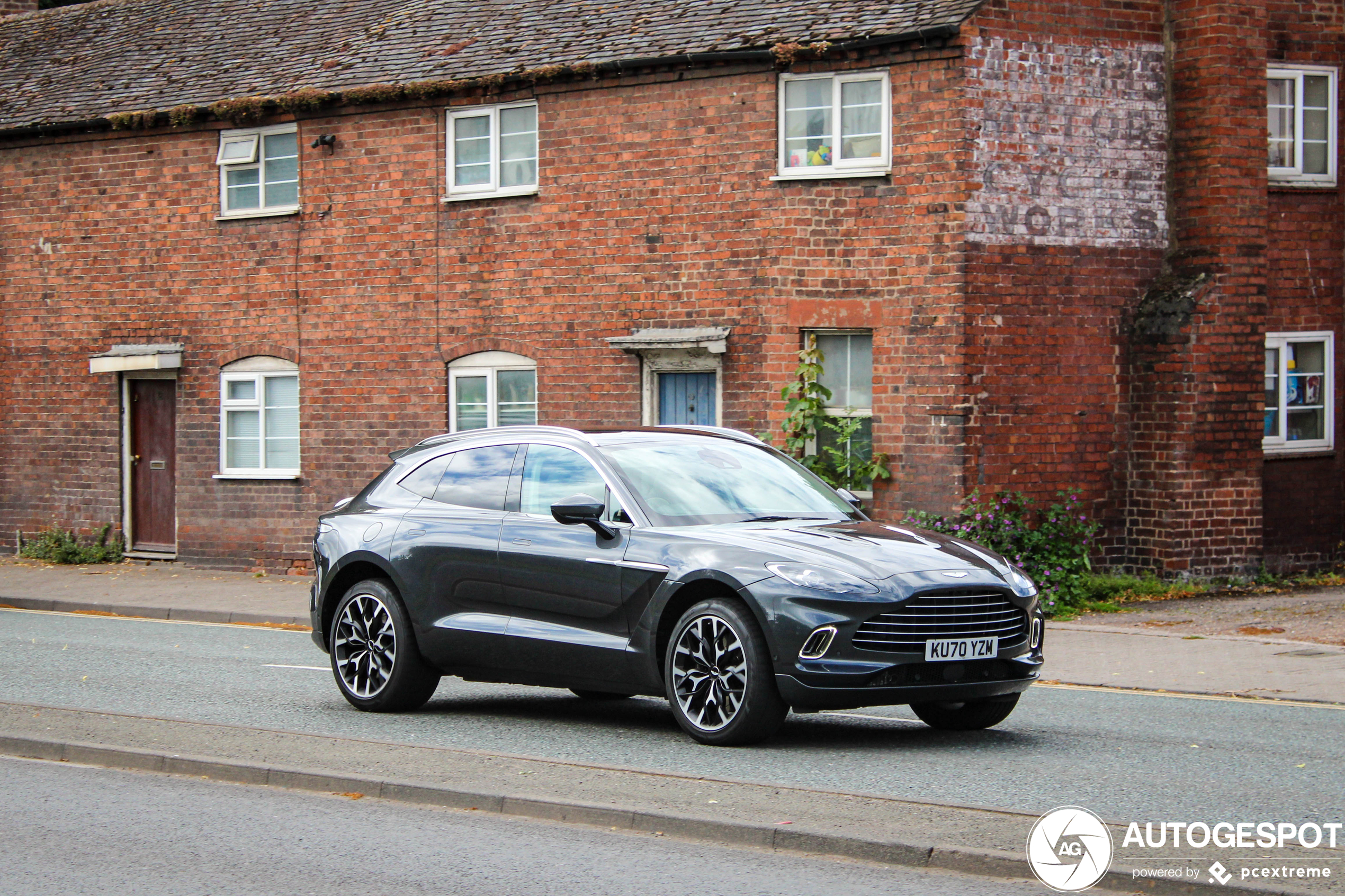 Aston Martin DBX