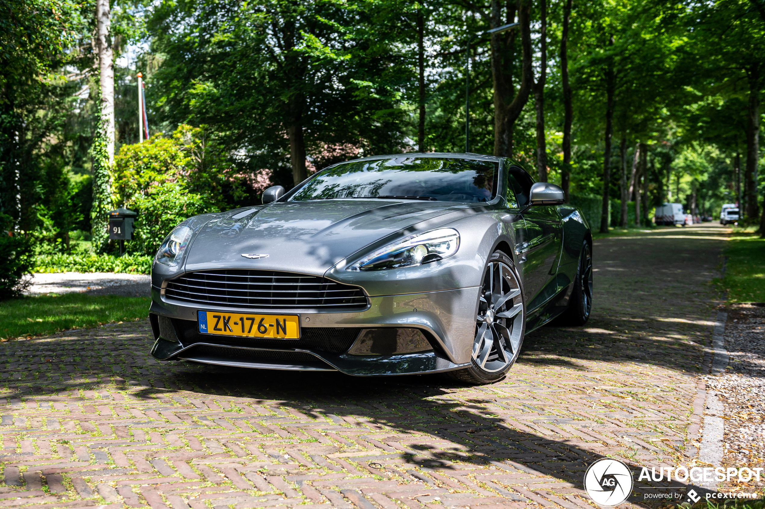 Aston Martin Vanquish 2013