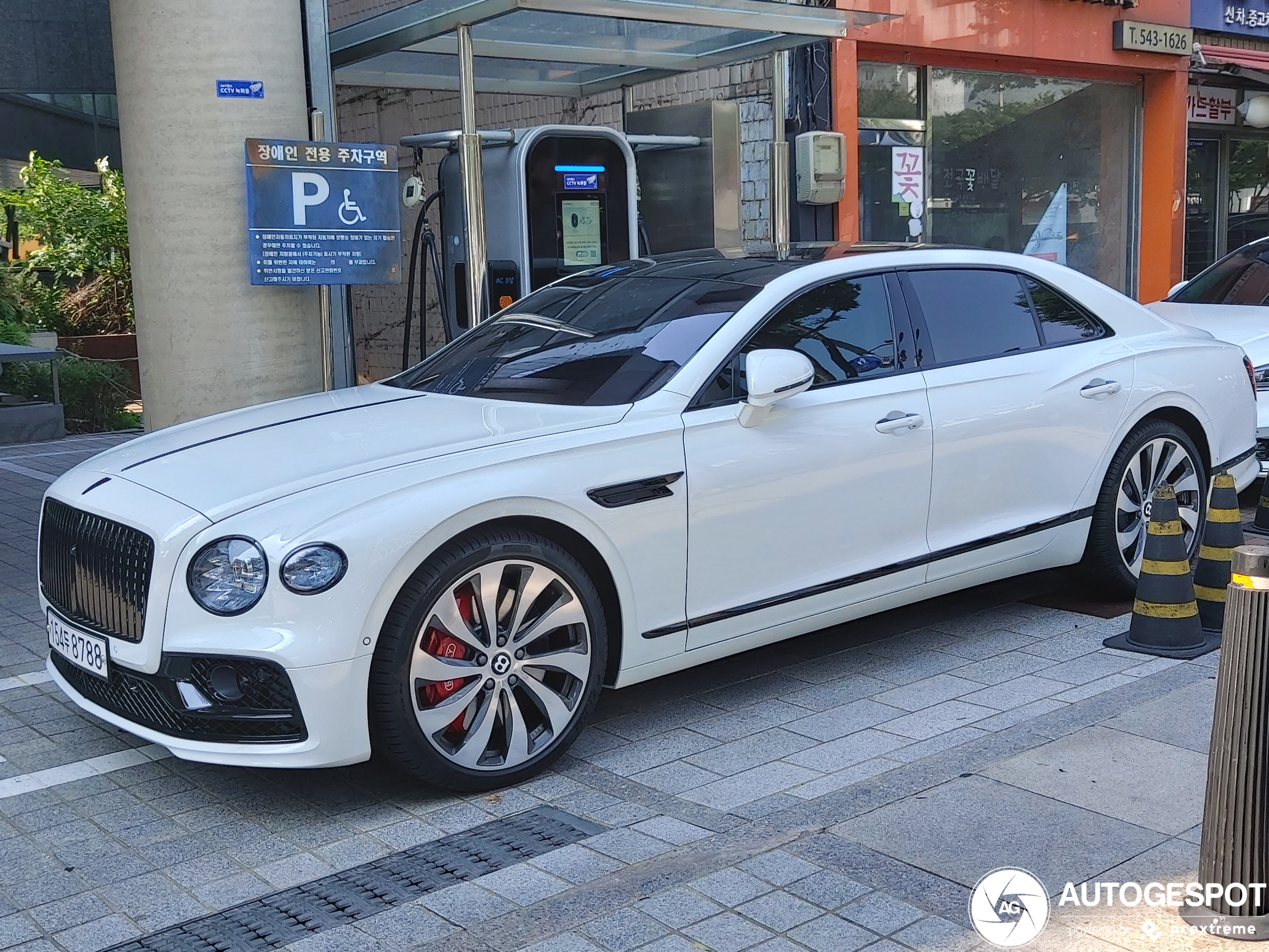 Bentley Flying Spur V8 2021