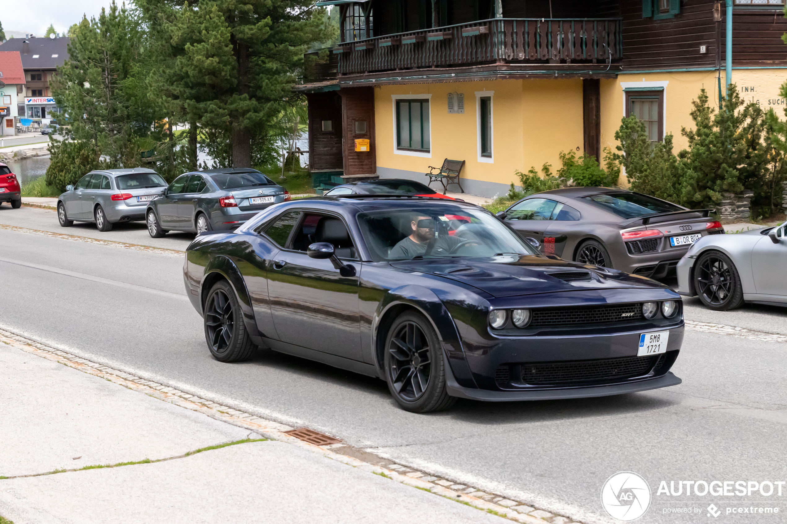 Dodge Challenger SRT-8