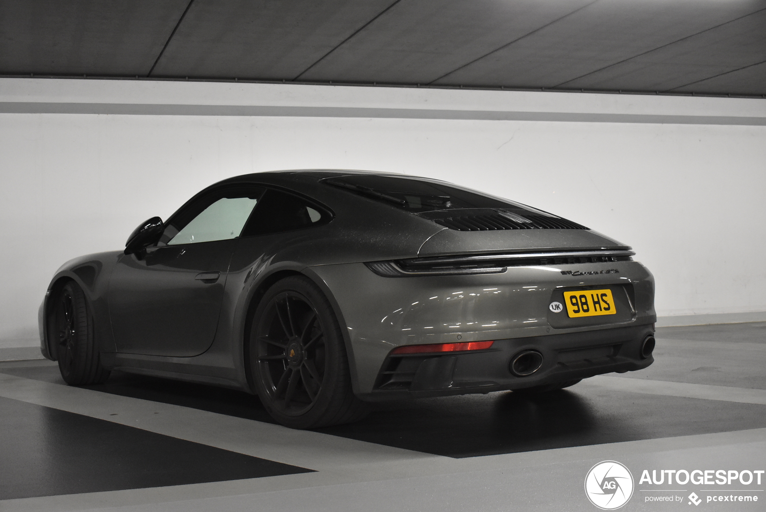 Porsche 992 Carrera 4 GTS