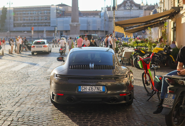 Porsche 992 Carrera 4 GTS