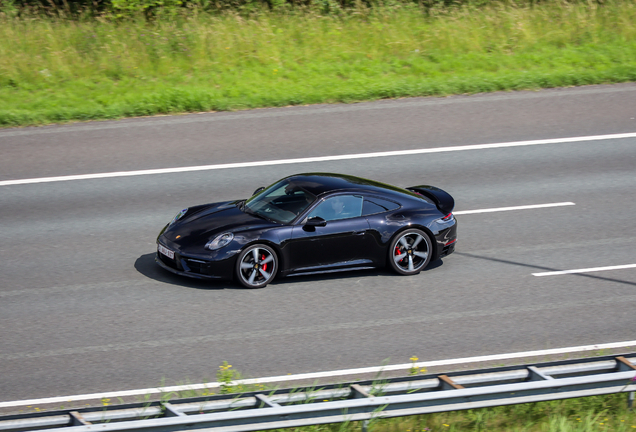 Porsche 992 Carrera 4S