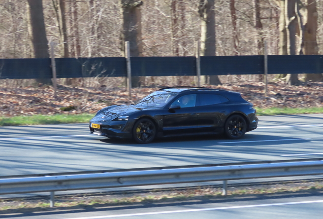 Porsche Taycan Turbo S Cross Turismo