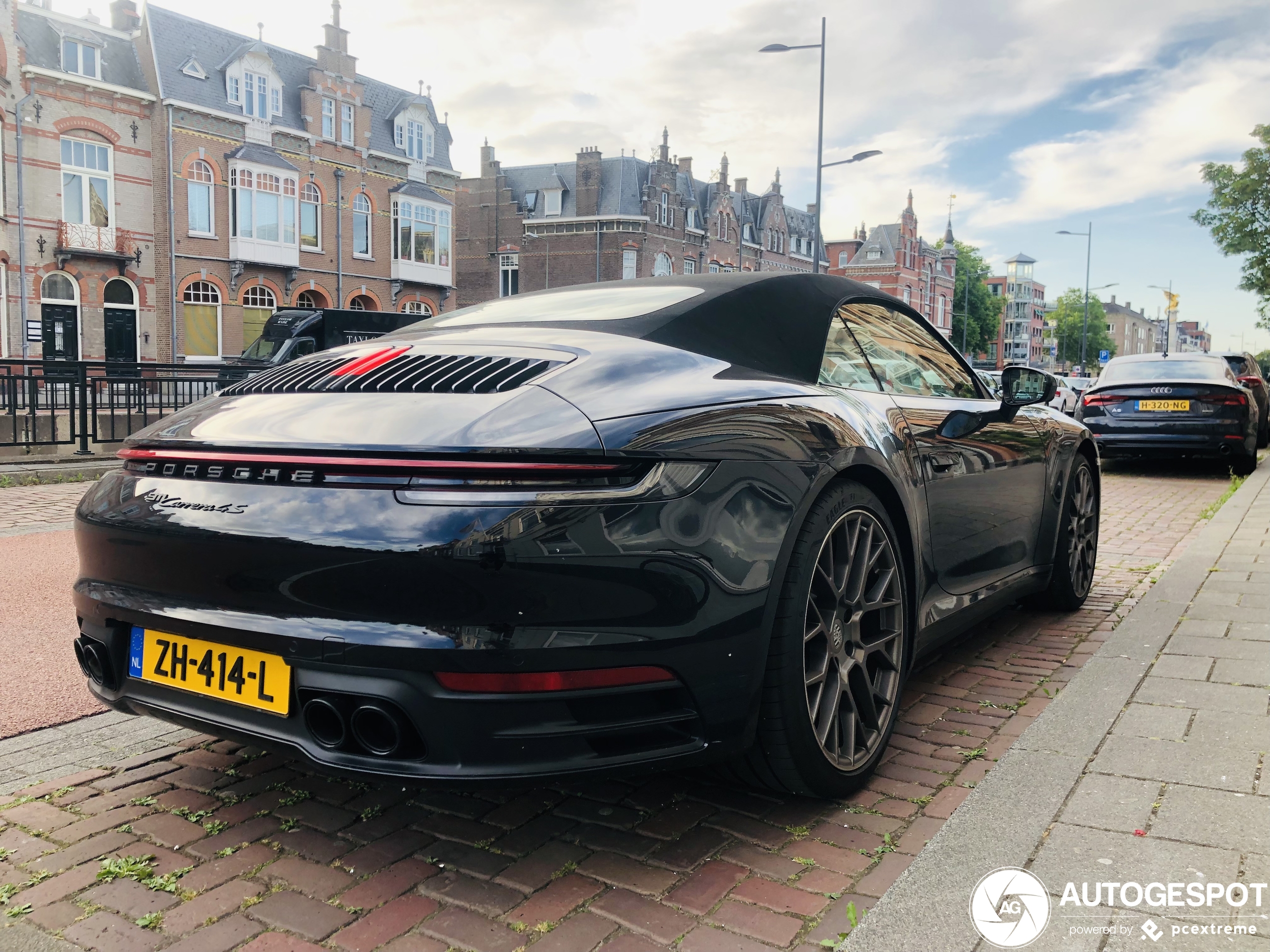 Porsche 992 Carrera 4S Cabriolet