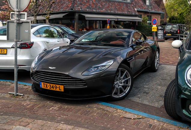 Aston Martin DB11