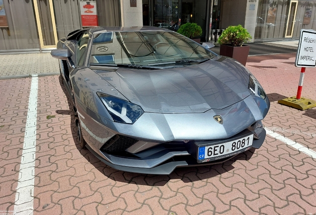 Lamborghini Aventador S LP740-4