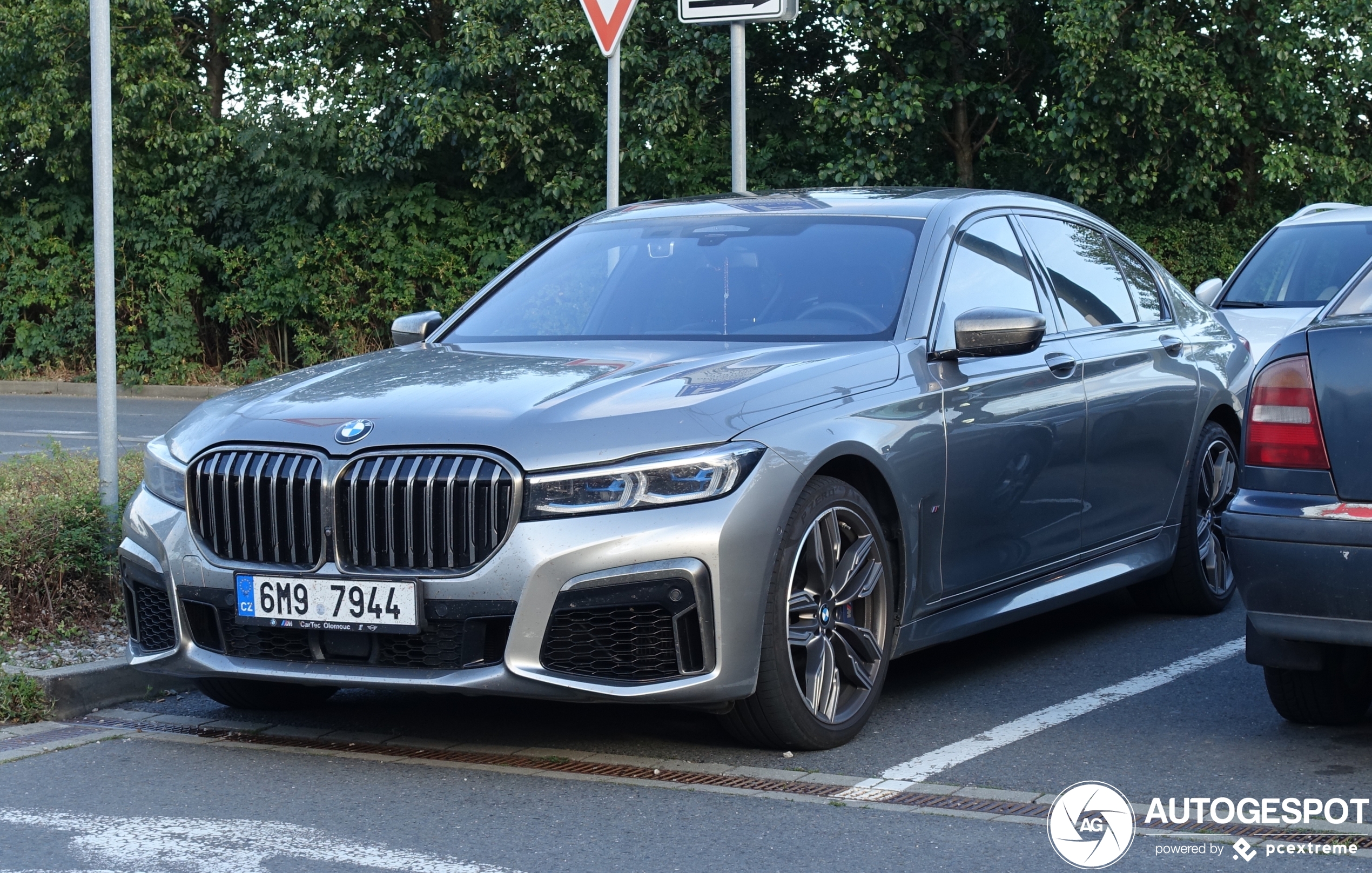 BMW M760Li xDrive 2019