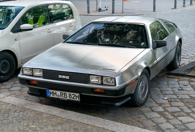 DeLorean DMC-12