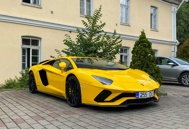 Lamborghini Aventador S LP740-4