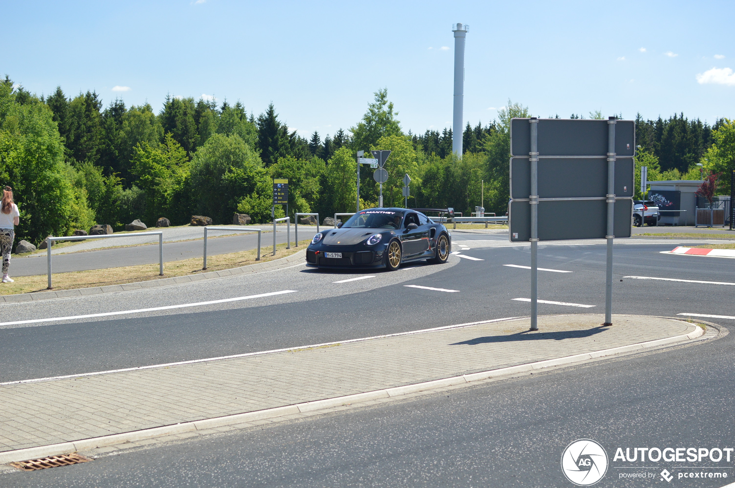 Porsche Manthey Racing 991 GT2 RS MR