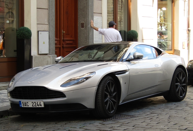 Aston Martin DB11