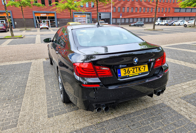 BMW M5 F10 2011