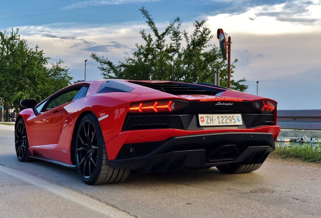 Lamborghini Aventador S LP740-4